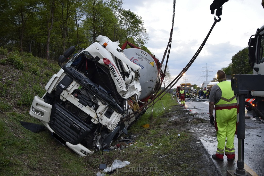 VU Gefahrgut LKW umgestuerzt A 4 Rich Koeln Hoehe AS Gummersbach P439.JPG - Miklos Laubert